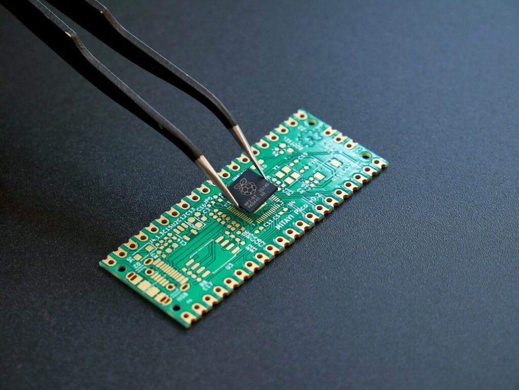 Microcontroller and PCB development hardware. Photo by Vishnu Mohanan on Unsplash.